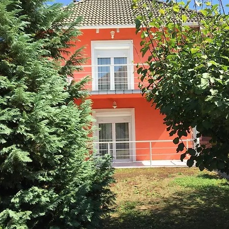 Green Park Apartment *